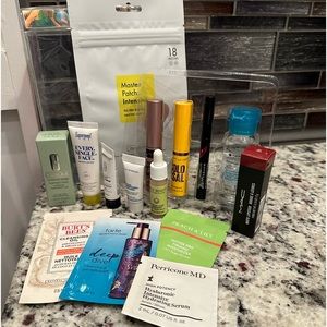 NIB 16-piece sample set with full size MAC lipstick